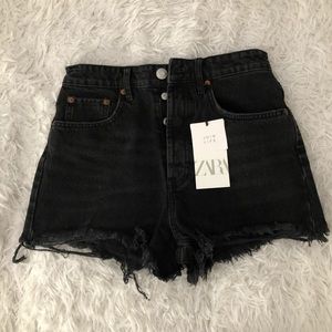 Zara. Size 4. Black, High-rise shorts.
